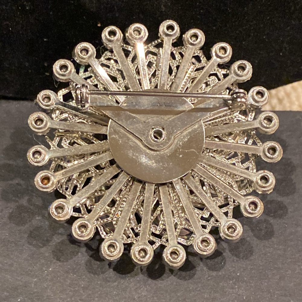 Beautiful Bold Austrian Crystal Brooch.All Prong Set.All Riveted.SilverTone - Picture 4 of 7